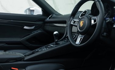 Porsche 718 SPYDER 16