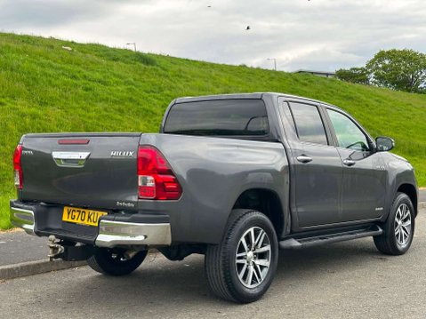 Toyota Hilux 2.4 HI-Luxury Invincible D-4D 4WD Double Cab Auto 4WD 5dr 5