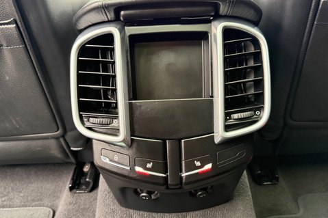 Porsche Cayenne D V6 TIPTRONIC S - REAR ENTERTAINMENT -PDLS -PAN ROOF -CAMERA -£17K EXTRAS 30