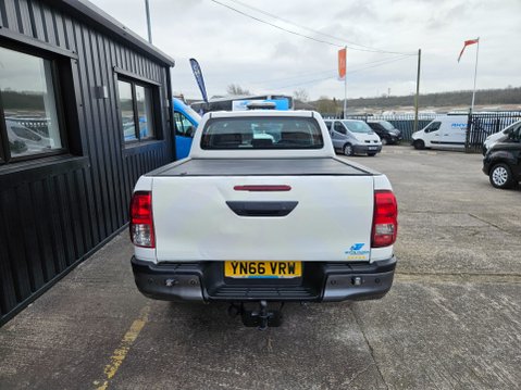 Toyota Hilux ACTIVE 4WD D-4D DCB 5