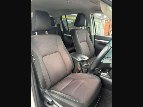 Toyota Hilux 2.4 D-4D Invincible Pickup Double Cab 4dr Diesel Auto 4WD Euro 6 (s/s) (TSS 23