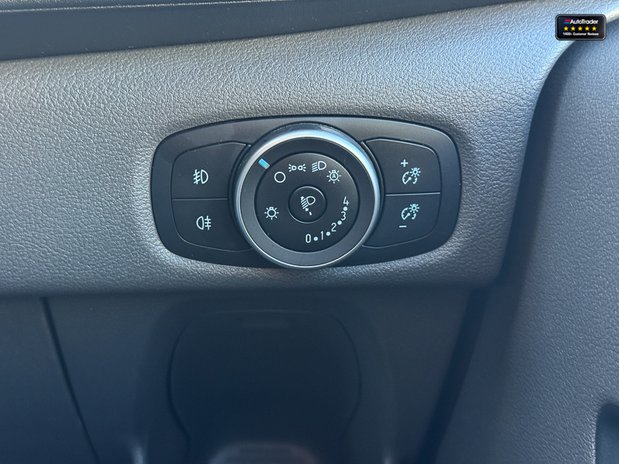 Ford Transit Custom Crew Cab [SOLD MT] AUTO 170ps LWB L2H1 Limited 300 Air Con Alloys Sensors S 26