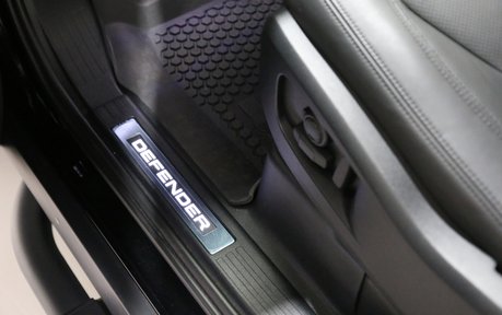 Land Rover Defender x-Dynamic HSE D350 - Huge Specification 17
