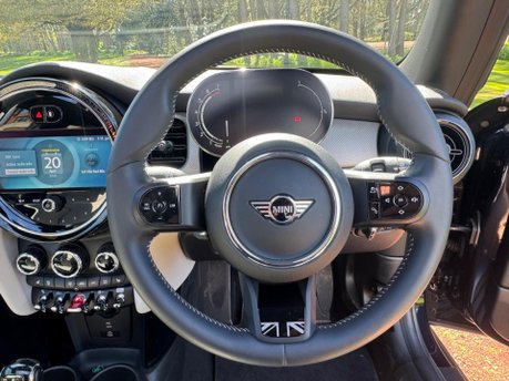 Mini Hatch COOPER EXCLUSIVE 32