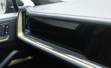 Porsche Cayenne TURBO E-HYBRID COUPE WITH GT PACKAGE 21