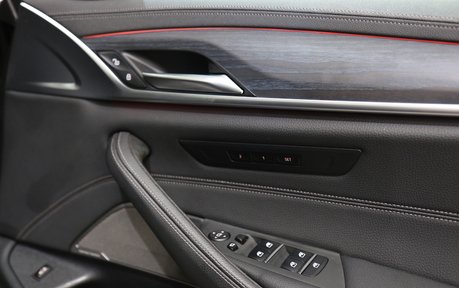 BMW 5 Series M550i xDrive - 1 Owner FBMWSH 26