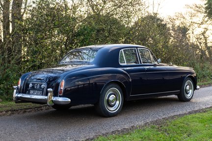 Bentley S1 Continental Flying Spur 4-Light 3