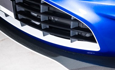 Aston Martin V12 Vantage Roadster 30