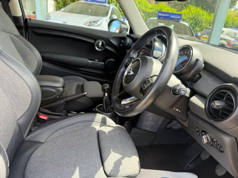 Mini Hatch 1.5 Cooper Euro 6 (s/s) 3dr 24