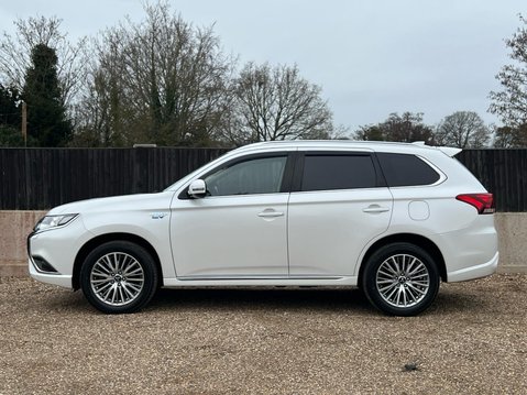 Mitsubishi Outlander PHEV DESIGN 6