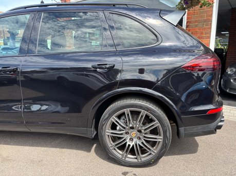 Porsche Cayenne 3.0 TD V6 Platinum Edition SUV 5dr Diesel TiptronicS 4WD Euro 6 (s/s) (262 6