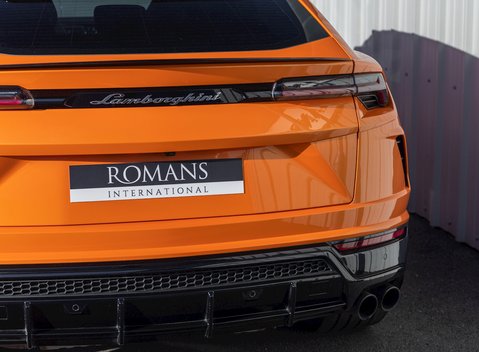 Lamborghini Urus Pearl Capsule 27
