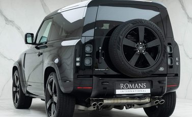 Land Rover Defender 90 V8 Bond Edition 7
