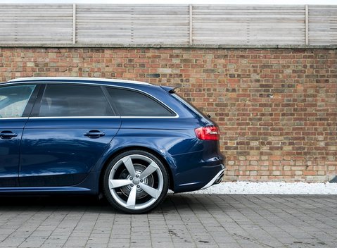 Audi RS4 Avant 24