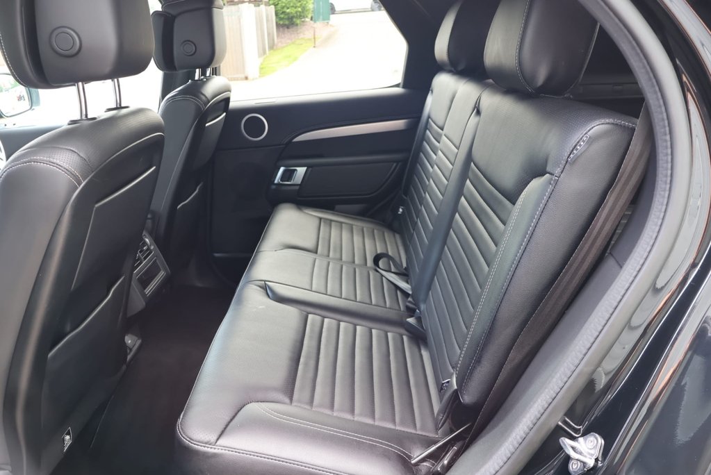 Land Rover Discovery 2023 R-DYNAMIC SE MHEV rear seat conversion deployable side steps  21