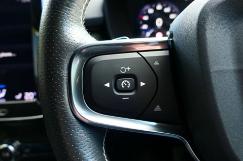 Volvo XC40 2.0 XC40 R-Design Pro T4 AWD Auto 4WD 5dr 45