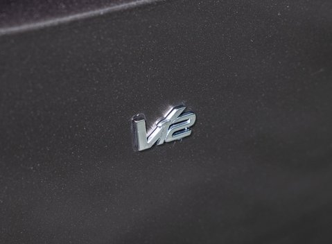 Aston Martin Vanquish S 32