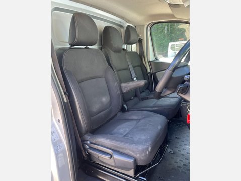 Renault Trafic 1.6 dCi 29 Sport Nav Panel Van 5dr Diesel Manual LWB Standard Roof Euro 6 ( 23