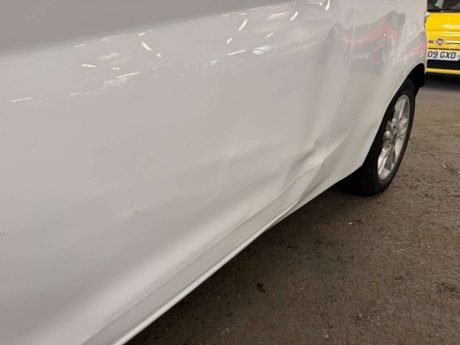 Ford Fiesta 1.5 TDCi Zetec Euro 5 3dr 26