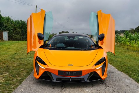 McLaren Artura 18