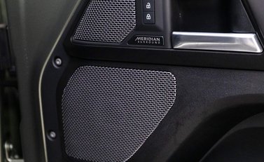 Land Rover Defender V8 18