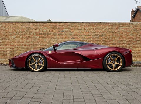 Ferrari LaFerrari 10