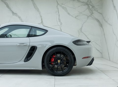 Porsche 718 Cayman GTS 4.0 32