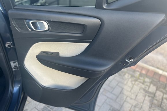 Volvo XC40 2.0 T4 INSCRIPTION PRO AUTO PETROL 31