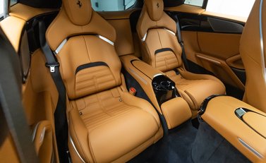 Ferrari Purosangue 18