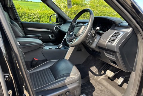 Land Rover Discovery D300 Commercial Dynamic HSE 15