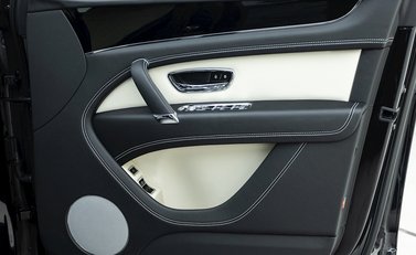 Bentley Bentayga V8 23