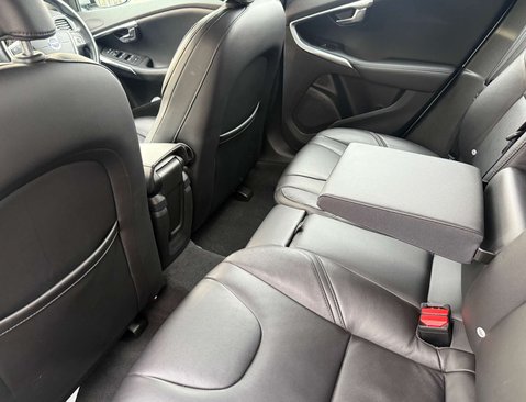 Volvo V40 1.6 V40 SE Luxury D2 Auto 5dr 42