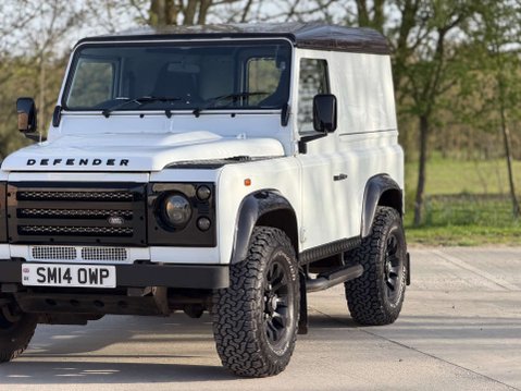 Land Rover Defender 2.2 Defender 90 Hard Top TD 4WD 5dr 6