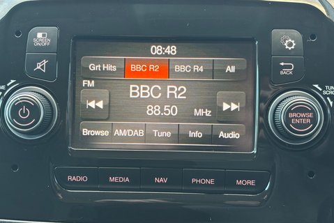 Peugeot Boxer 333 L1 H1 120 ps BlueHdi Professional - Sat Nav & Air Con 24