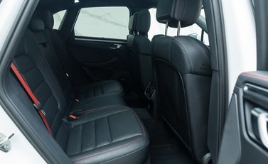 Porsche Macan GTS 18