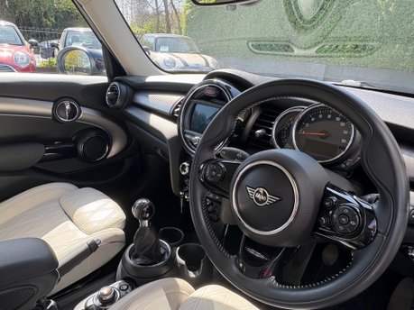 Mini Hatch Cooper 1.5 Exclusive Comfort / Navigation 5 door - SAT NAV - LIGHT LEATHER 3
