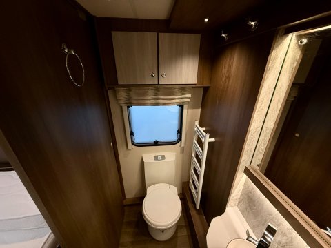 Coachman Lusso 1  32