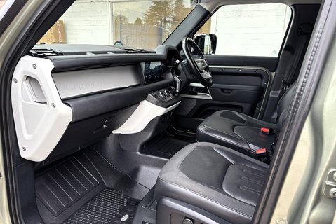 Land Rover Defender 110 D250 Hard Top SE MHEV - No VAT 14