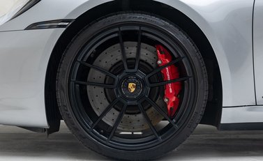 Porsche 911 Targa 4 GTS (992) 40