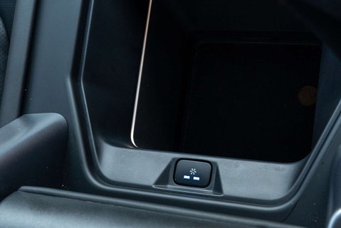 Land Rover Defender D300 HSE HardTop 14