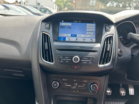 Ford Focus ST-LINE 12