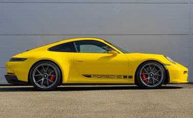 Porsche 911 GT3 TOURING (992) 3