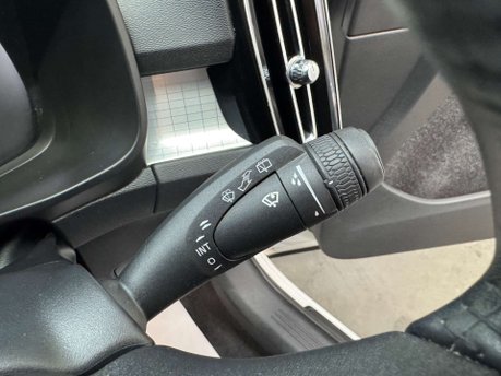 Volvo XC40 2.0 XC40 Momentum D3 5dr 77