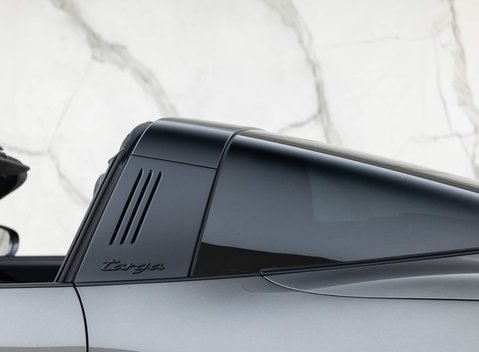 Porsche 911 Targa 4 GTS (992) 24