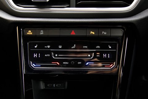 Volkswagen T-Roc R-LINE TSI 32