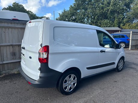 Ford Transit Courier TREND 1.5 TDCI 5dr 4