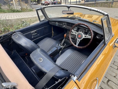 MG B ROADSTER 21