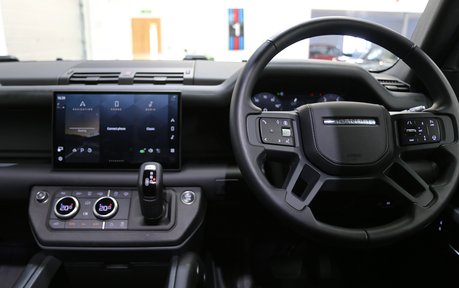 Land Rover Defender x-Dynamic HSE D350 - Huge Specification 24