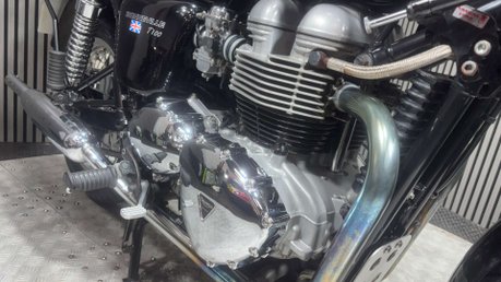 Triumph Bonneville 2004 ONLY 14K LONG MOT TOP BOX VERY CLEAN MODERN RETRO 790 23