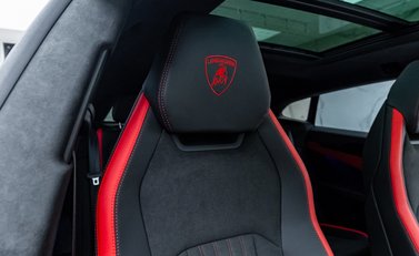 Lamborghini Urus SE 16